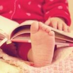 baby reading[146]